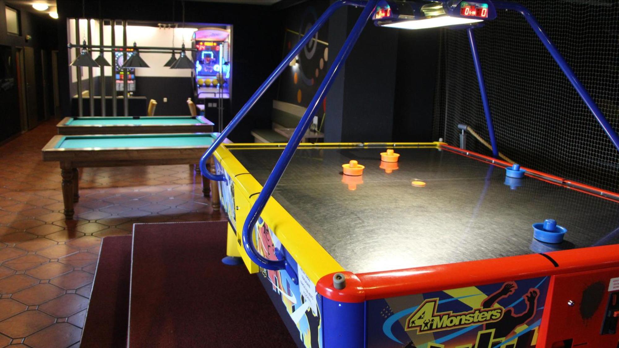 Penzion Raketa Bowling オパヴァ エクステリア 写真
